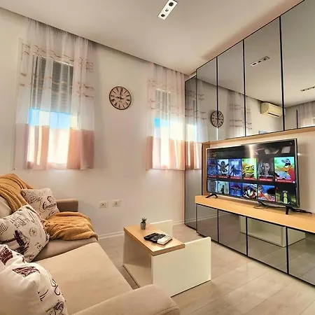 Apartment Rooftop @skanderbeg Square W/ 24h Check In Tirana